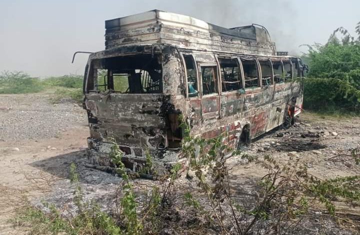terrorists-hijack-and-torch-bus-in-di-khan-threaten-owner-for-government-support