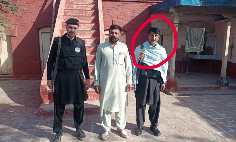 police-officer-killed-en-route-to-polio-duty-in-peshawar
