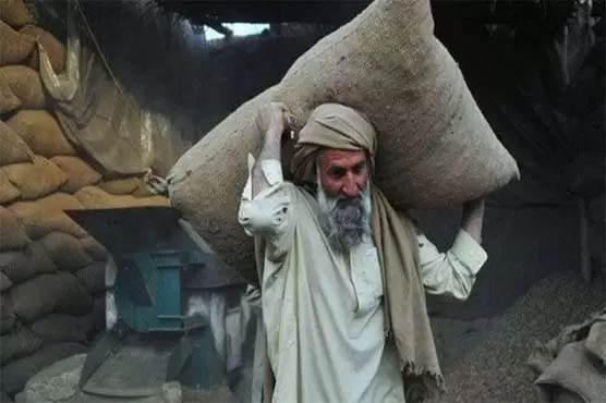 delayed-notification-on-minimum-wage-increase-causes-discontent-among-workers-in-khyber-pakhtunkhwa