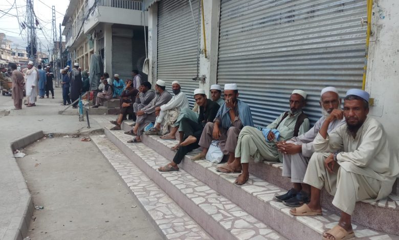 day-laborers-left-jobless-as-road-blockage-continues-in-khyber