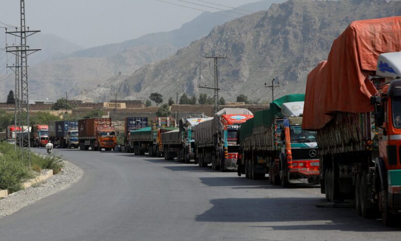 parachinar-peshawar-road-remains-blocked-for-12th-day-causing-severe-shortages