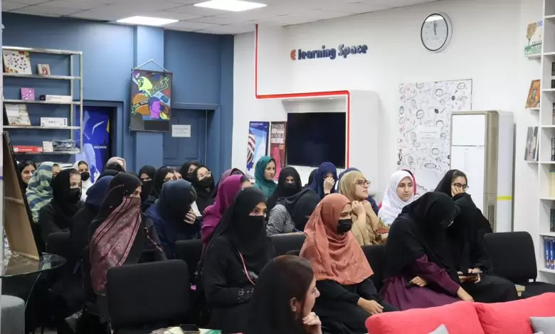 peshawar-hosts-democratic-dialogue-to-empower-young-women-in-civic-leadership