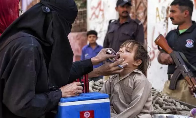 polio-team-attacked-in-orakzai-one-policeman-martyred-another-injured