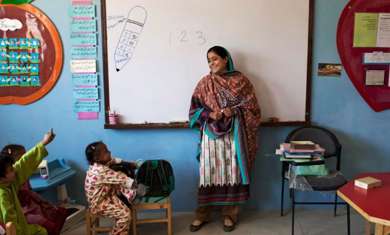 kp-education-department-reinstates-800-suspended-teachers-in-karak-district