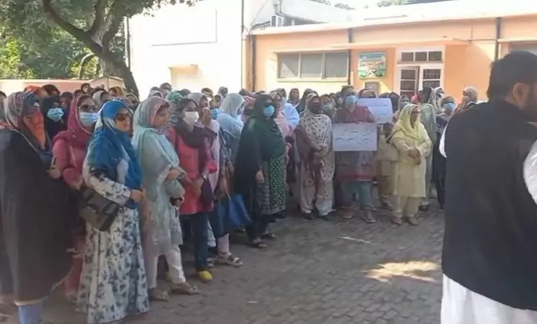khyber-pakhtunkhwa-finance-advisor-warns-salary-deductions-for-protesting-teachers