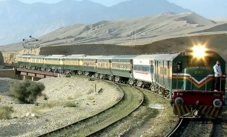 terrorists-attack-jaffar-express-in-balochistan-several-injured