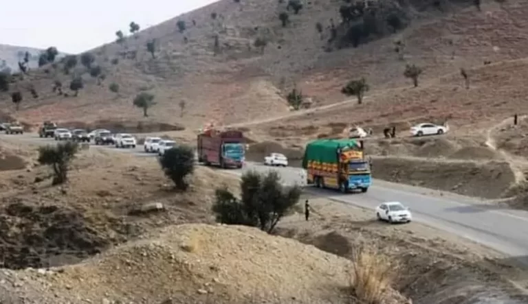 kharlachi-border-reopens-for-trade-after-six-month-closure-welcomed-by-tribal-and-government-officials