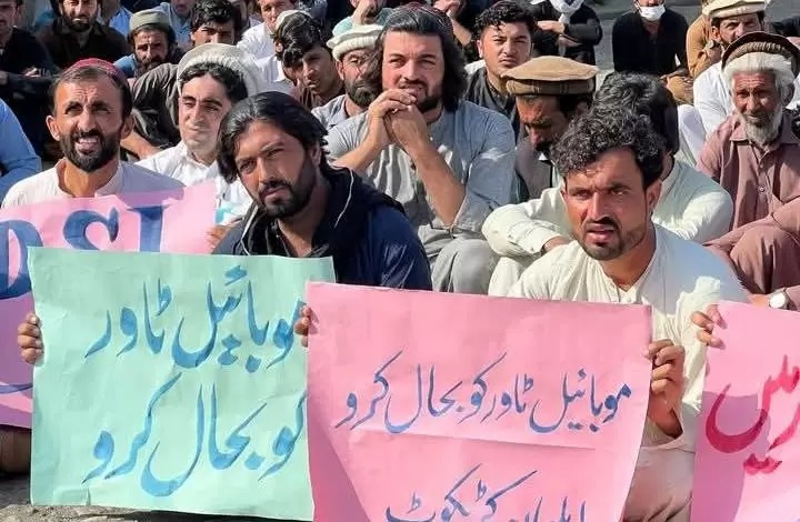 protest-erupts-in-south-waziristans-karikot-over-prolonged-internet-blackout