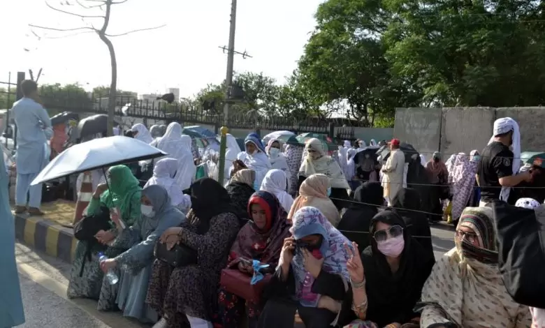 -peshawar-protest-lady-health-workers-harassed-by-unidentified-men-demand-legal-action