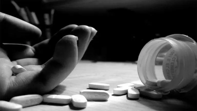 nurse-dies-by-suicide-after-alleged-harassment-at-bannu-hospital-family-accuses-senior-official