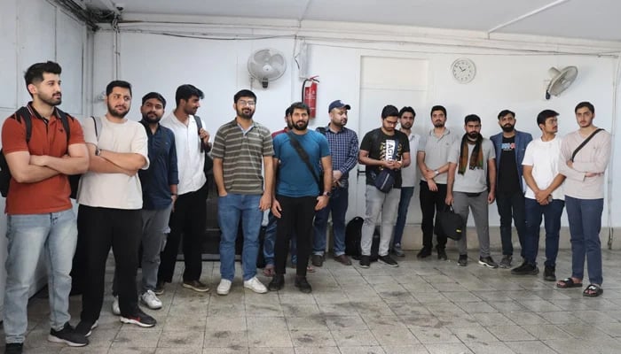 over-700-pakistanis-including-216-students-return-from-iran-via-taftan-amid-ongoing-iran-israel-conflict