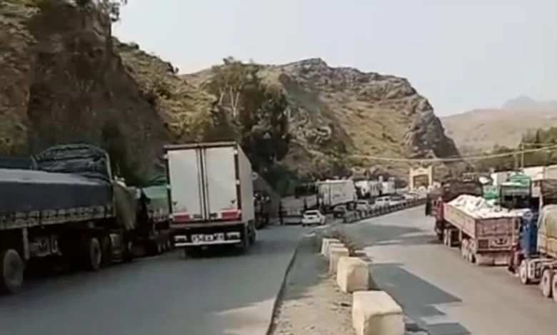 coal-soft-stone-imports-from-afghanistan-halted-at-torkham-ghulam-khan-kharlachi-borders-over-new-customs-requirement