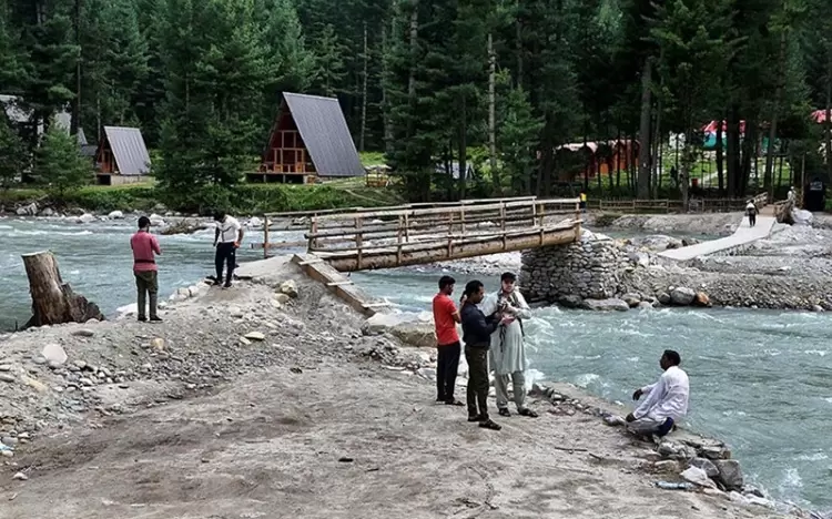 tourist-influx-surges-to-over-650000-in-kps-scenic-spots-during-eid-holidays