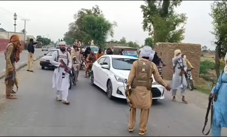 armed-tribal-men-led-by-inamullah-khan-marches-toward-bannu-over-water-dispute