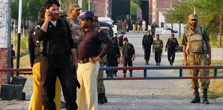bannu-7-security-personnel-injured-in-militant-attack-on-checkpost-married-couple-killed-in-separate-shooting