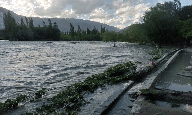 glacier-melt-triggers-flooding-in-hunza-karakoram-highway-blocked
