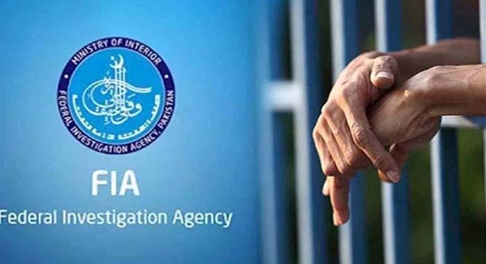 fia-officer-suspended-for-filming-passengers-and-neglecting-duty-at-torkham-border