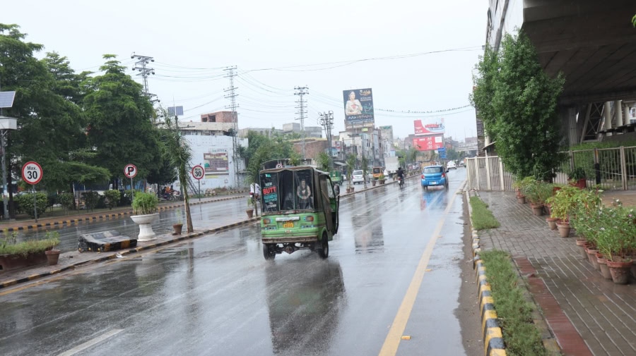 rain-expected-in-parts-of-kp-hot-and-humid-weather-to-persist