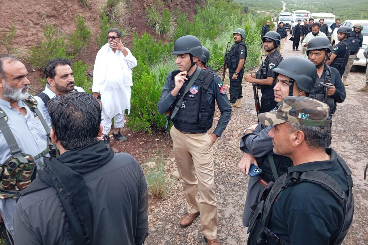 police-officer-martyred-two-injured-in-gun-attack-near-darmalak-checkpost-in-kohat