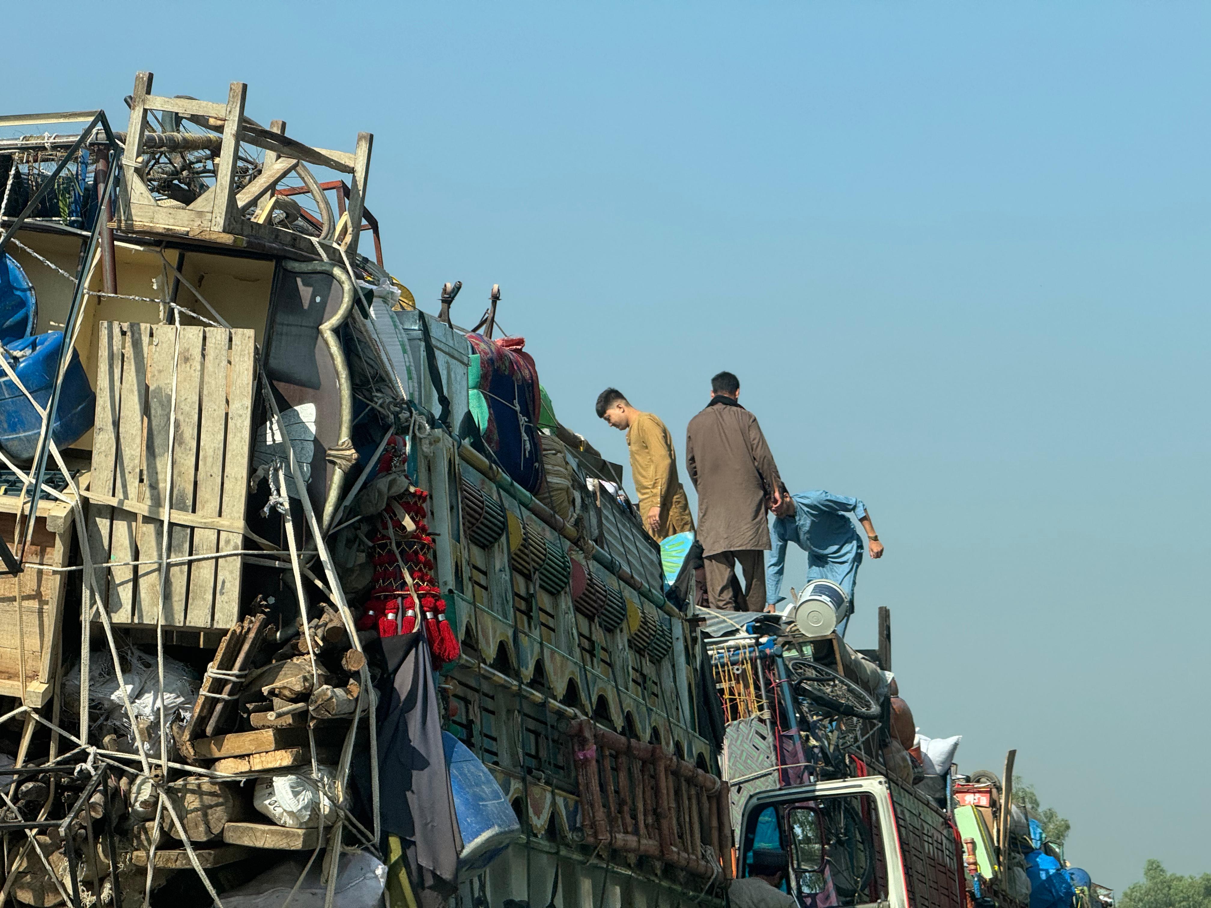 grace-period-ends-as-afghan-refugees-leave-pakistan-in-record-numbers