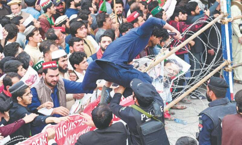 chaos-mars-pti-jalsa-as-kp-cm-urges-judiciary-to-uphold-constitution