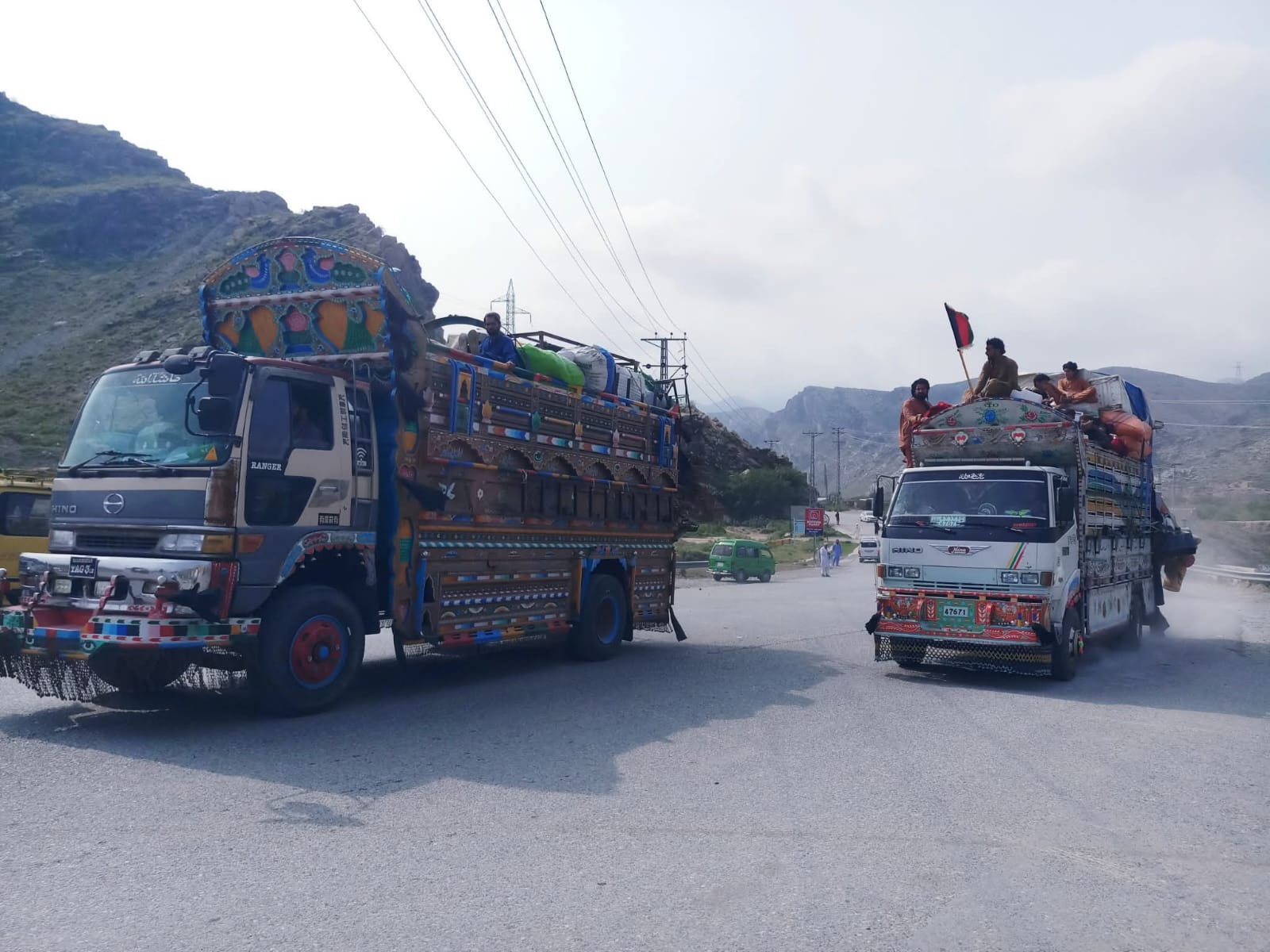 deadline-passed-returns-surge-as-4897-afghans-head-home-via-torkham
