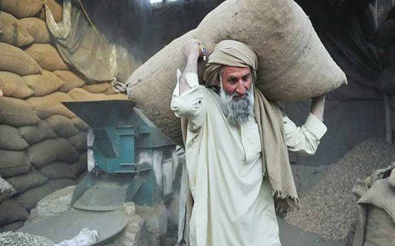 kp-raises-minimum-monthly-wage-to-rs40000-but-workers-doubt-implementation
