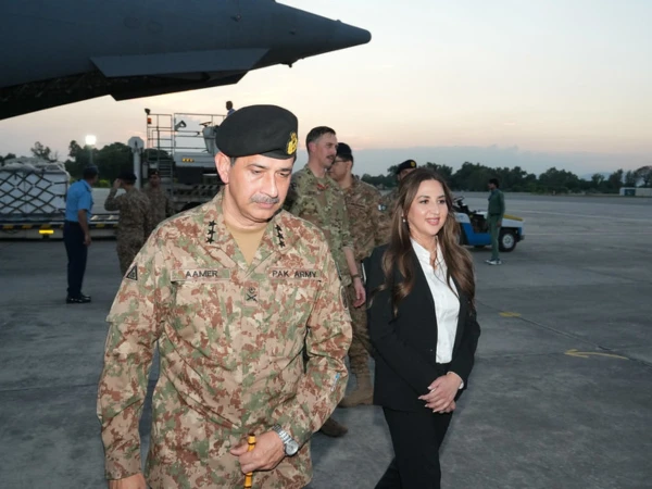 us-delivers-first-consignment-of-flood-relief-aid-to-pakistan