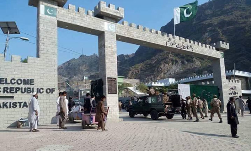 pakistan-temporarily-reopens-torkham-border-for-returning-afghan-families