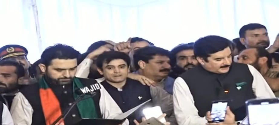 sohail-afridi-takes-oath-as-chief-minister-of-khyber-pakhtunkhwa