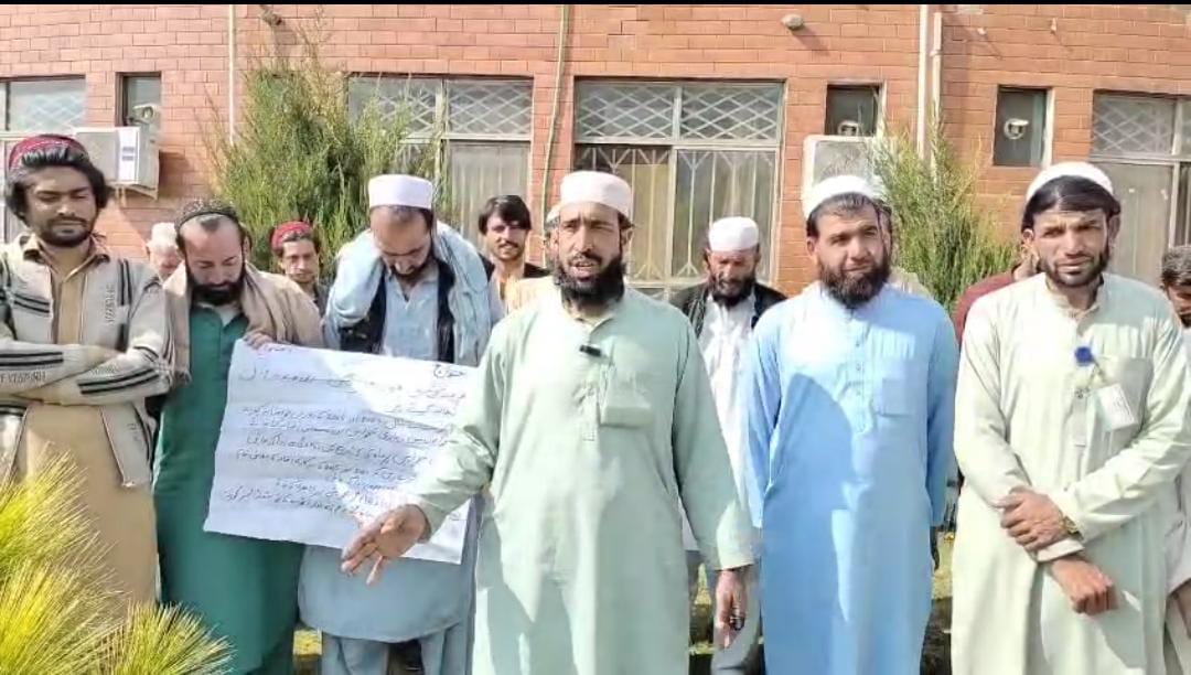 hospital-staff-in-orakzai-protest-over-five-month-salary-delay