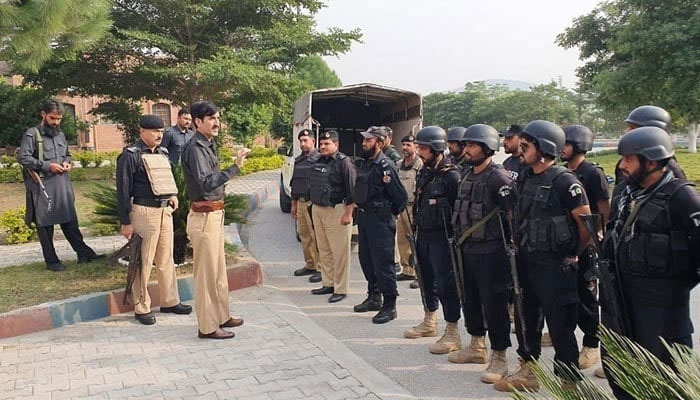 14-khyber-police-officials-suspended-over-corruption-drug-smuggling-and-illegal-activities