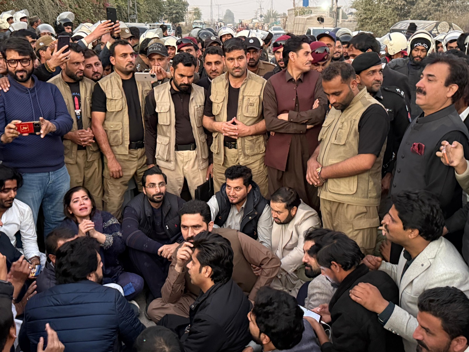 cm-sohail-afridi-stages-sit-in-outside-adiala-jail-after-being-denied-meeting-with-party-leader