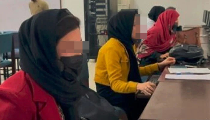 over-200-afghan-students-leave-balochistan-universities-after-federal-repatriation-decision