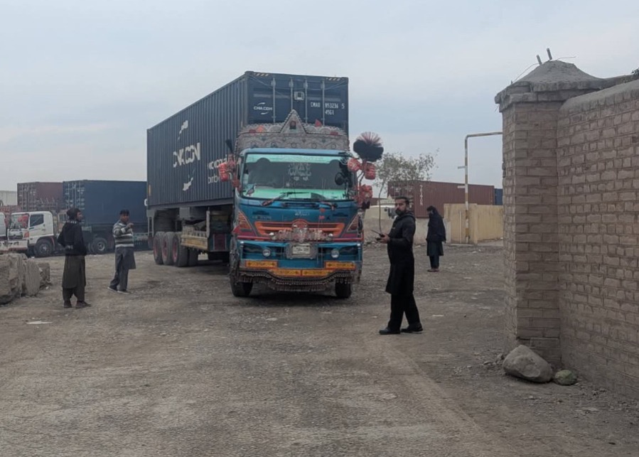 pakistan-clears-wfp-aid-containers-for-afghanistan-on-humanitarian-grounds