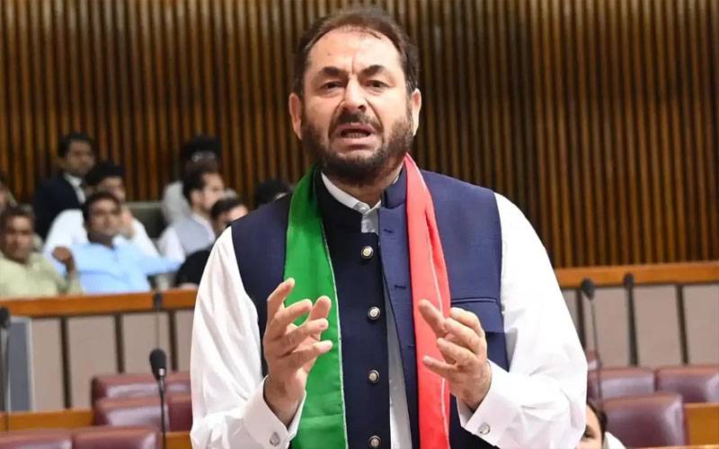 entry-of-mna-iqbal-afridi-into-female-ward-sparks-controversy-at-khyber-teaching-hospital