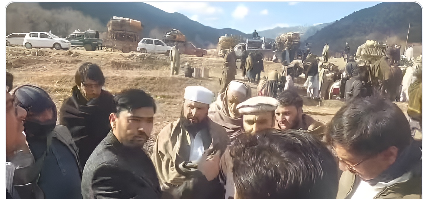 dozens-of-families-struggle-in-freezing-cold-at-tirah-check-post