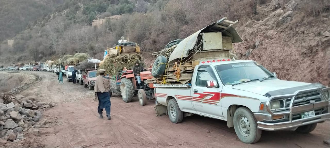 cold-hunger-and-gridlock-tirah-valley-evacuation-pushes-families-to-the-brink