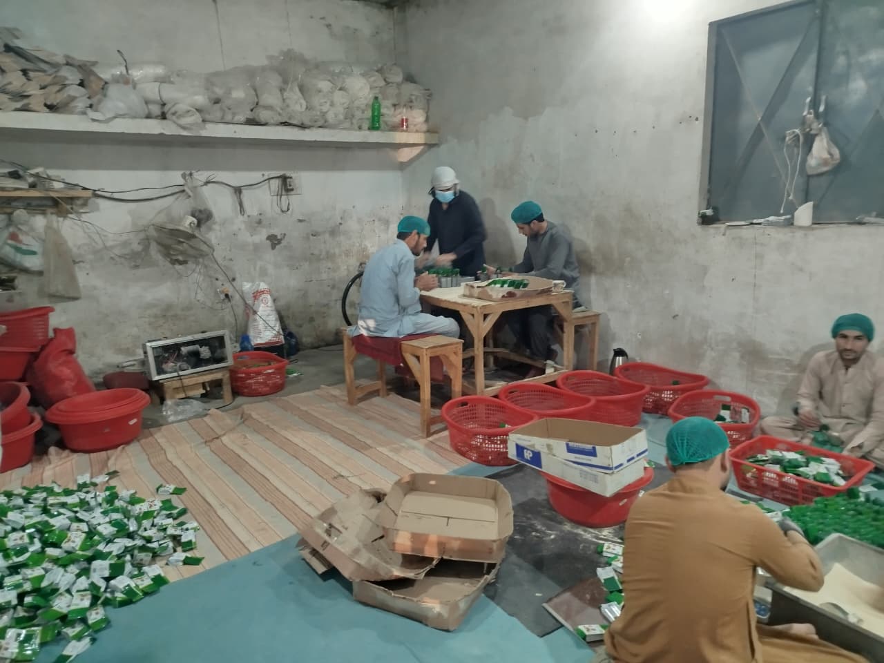 kp-food-authority-seizes-fake-beverages-counterfeit-yeast-in-peshawar-raids