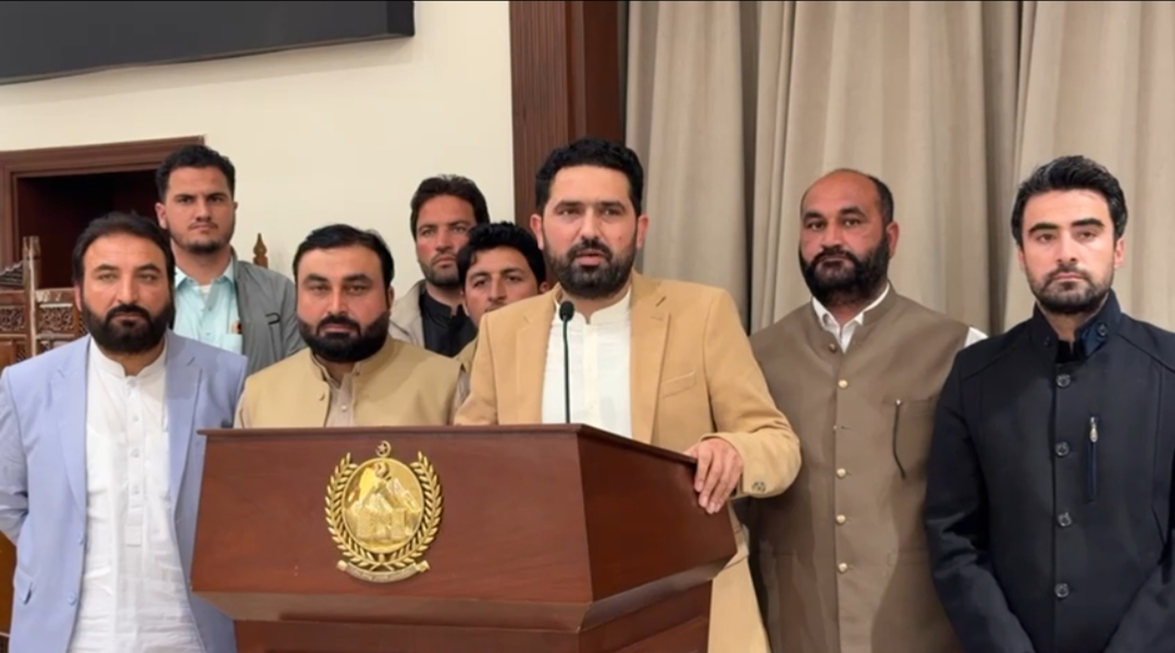 kp-govt-wont-abandon-tirah-displaced-families-cm