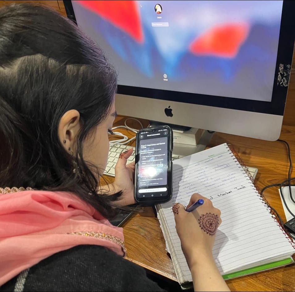 8-million-women-join-the-digital-world-in-pakistan-this-year
