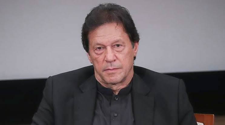 specialist-team-conducts-detailed-eye-exam-of-imran-khan-notes-visible-recovery