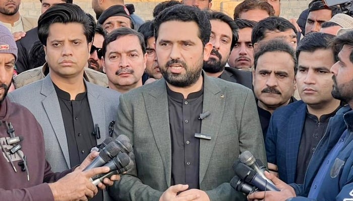 no-politics-around-imran-khans-treatment-kp-cm-issues-stern-warning