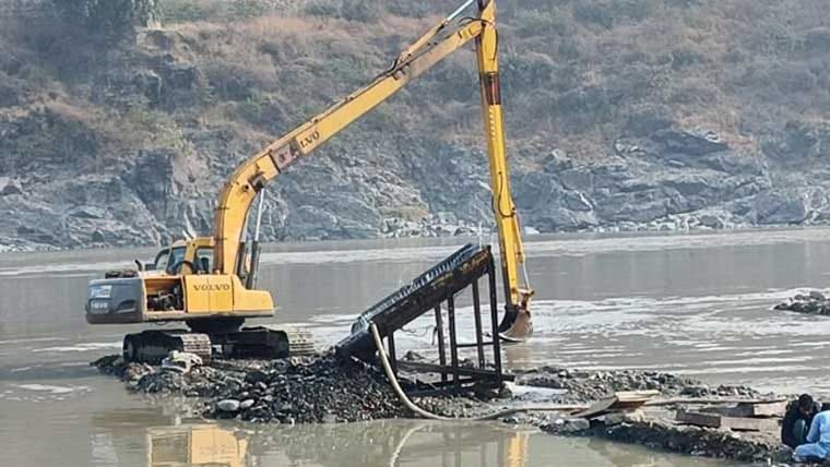 suspensions-and-transfers-follow-illegal-mining-expos-in-nowshera