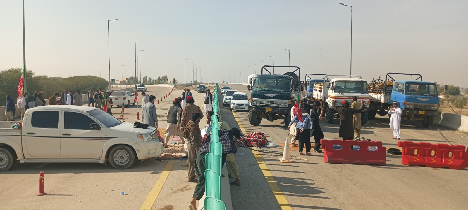 highways-blocked-leadership-missing-kp-bears-brunt-of-pti-protest