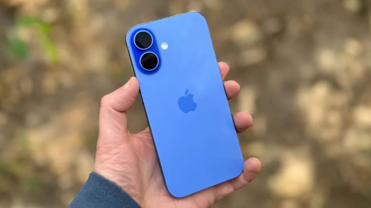 more-than-a-phone-how-iphones-became-a-status-symbol-among-youth