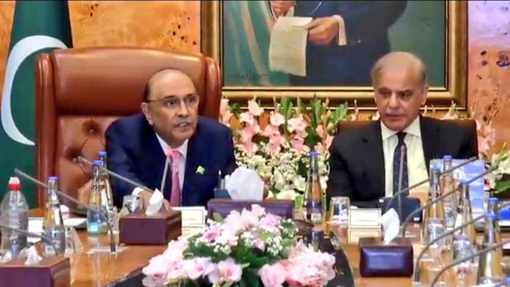 pakistan-weighs-economic-fallout-of-iran-us-tensions-rules-out-fuel-price-hike
