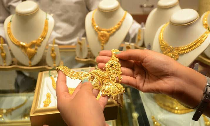 gold-prices-surge-sharply-in-pakistan-and-global-markets