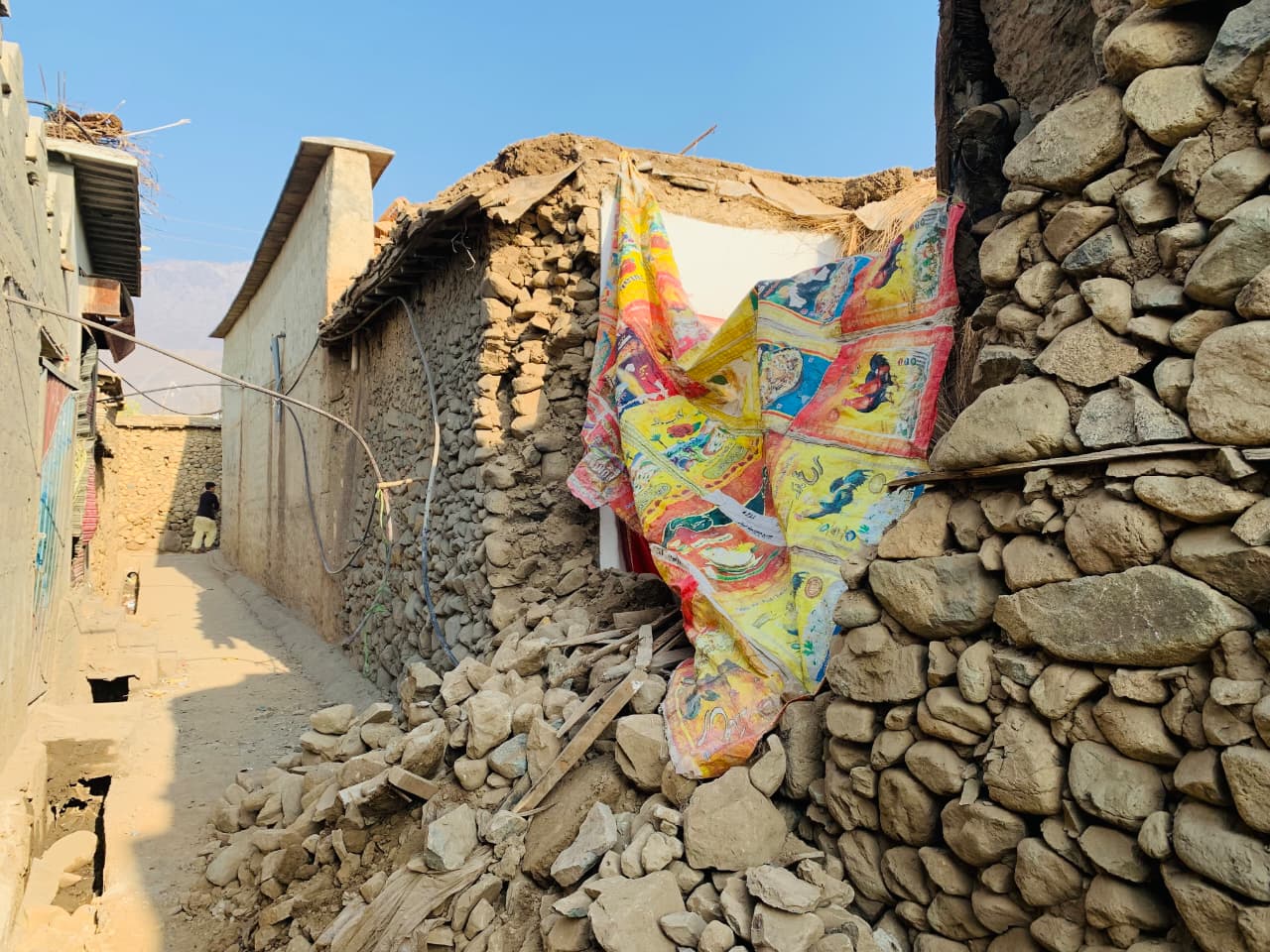 echoes-of-shelling-drive-thousands-from-homes-along-the-pakistanafghanistan-border