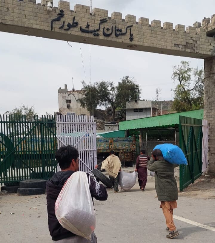 afghan-refugees-allowed-through-torkham-as-border-stays-largely-shut